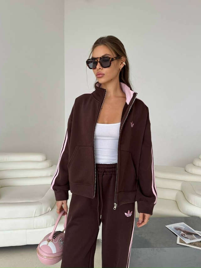 Спортивный костюм 23158289