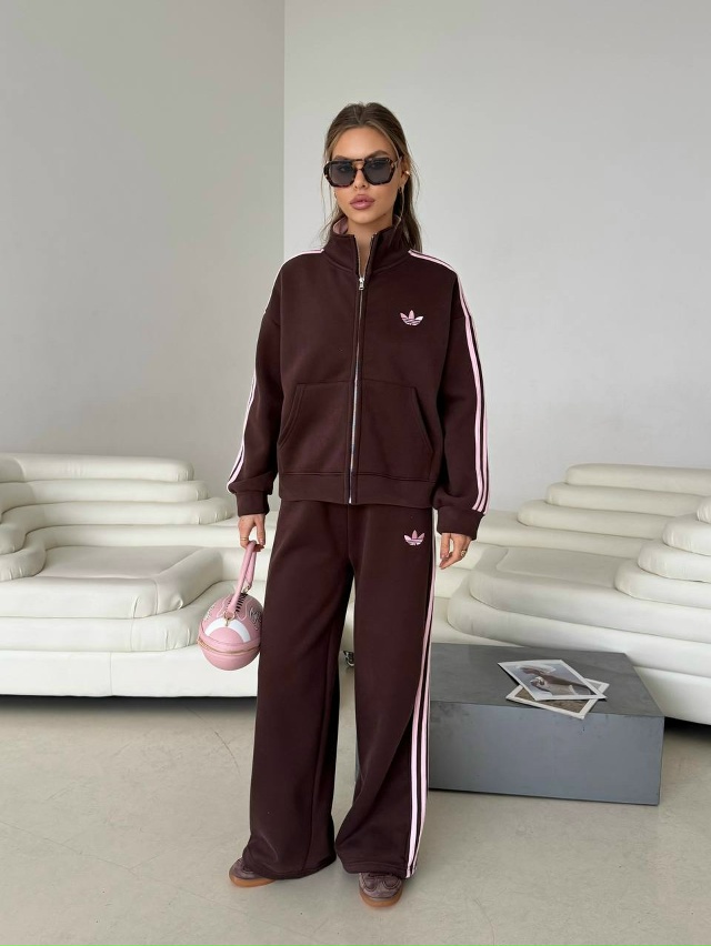 Спортивный костюм 23158289