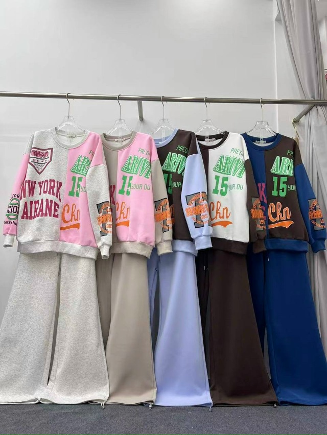 Спортивный костюм 23173411