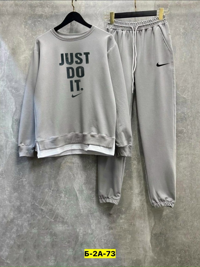 Спортивный костюм 23184285